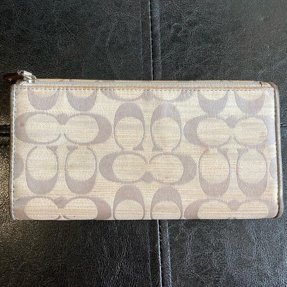 Pre-owned Gray and Pink lined Coach Wallet - Picture 2 of 12